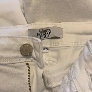 White skinny denim jeans size 9. Wanna betta butt? Brand. Ankle lengthDistressed